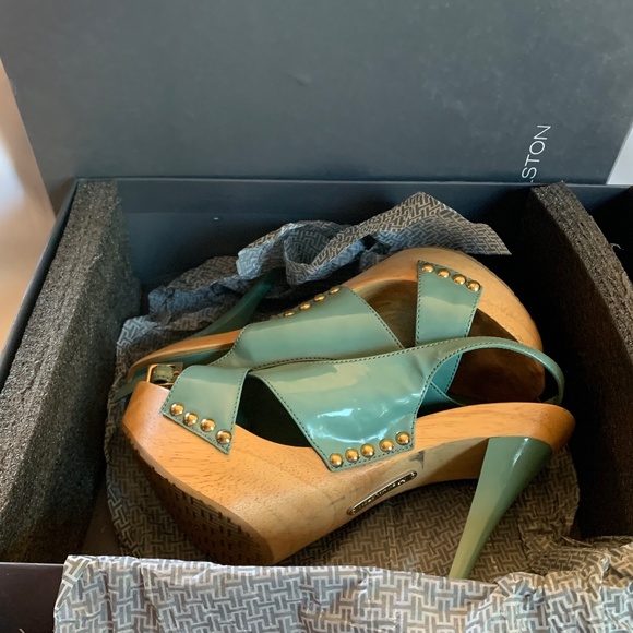 H by Halston Emma Heels In Blue Cloudy Color and Wood! - Picture 15 of 16